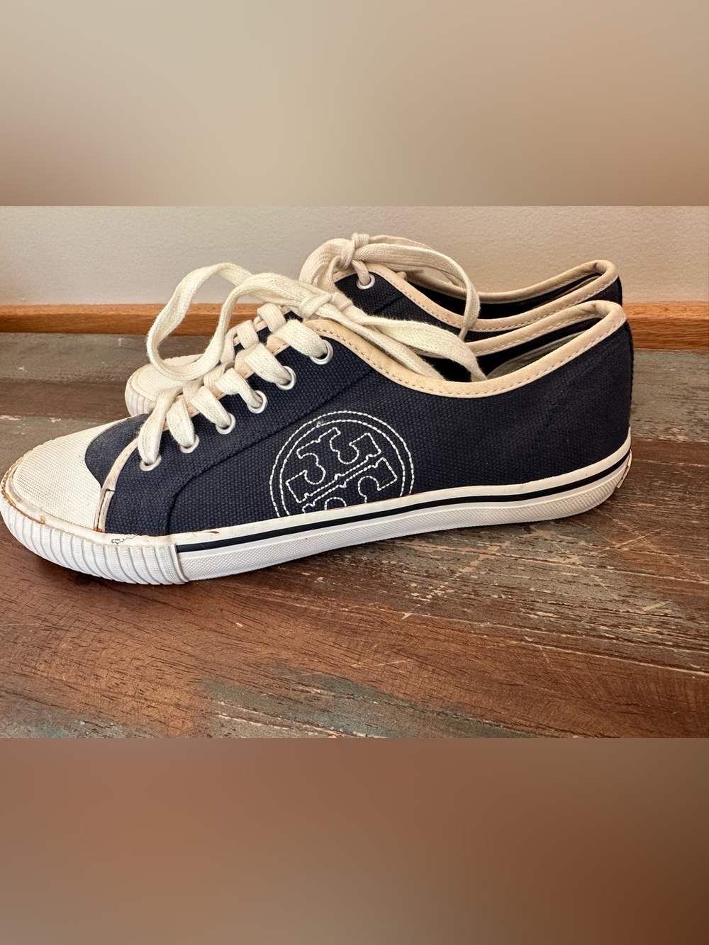 Tory Burch retro logo tennis shoes Y2K canvas fishhead navy cream sneakers